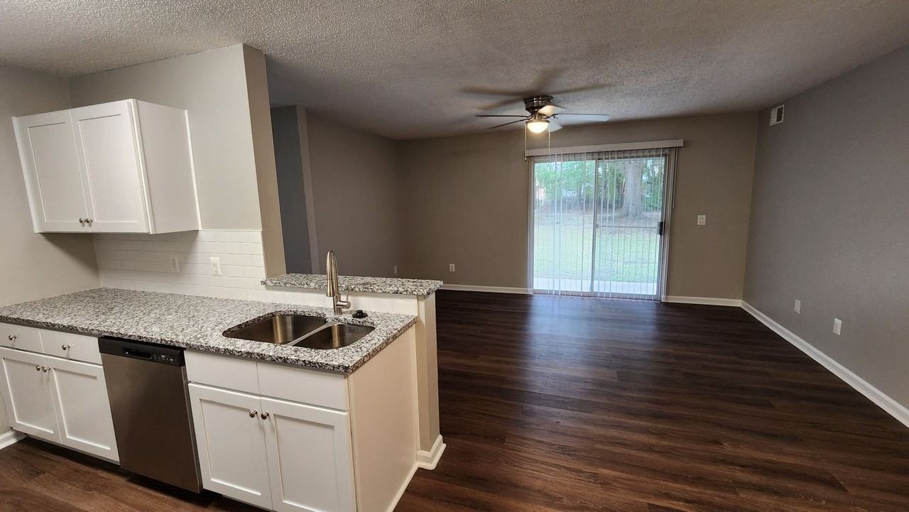 Huntington Place Apartments - Photo 4 of 14