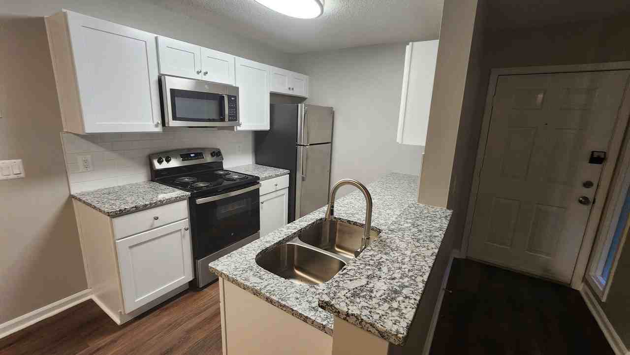 Huntington Place Apartments - Photo 2 of 14