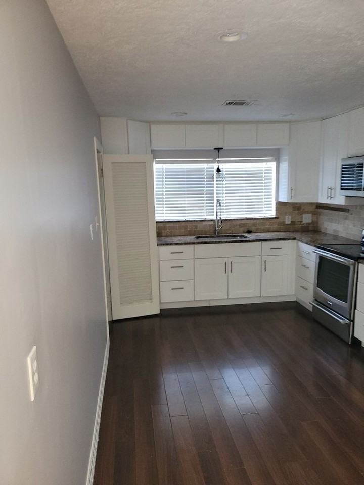 6918 Irvington - Photo 5 of 39