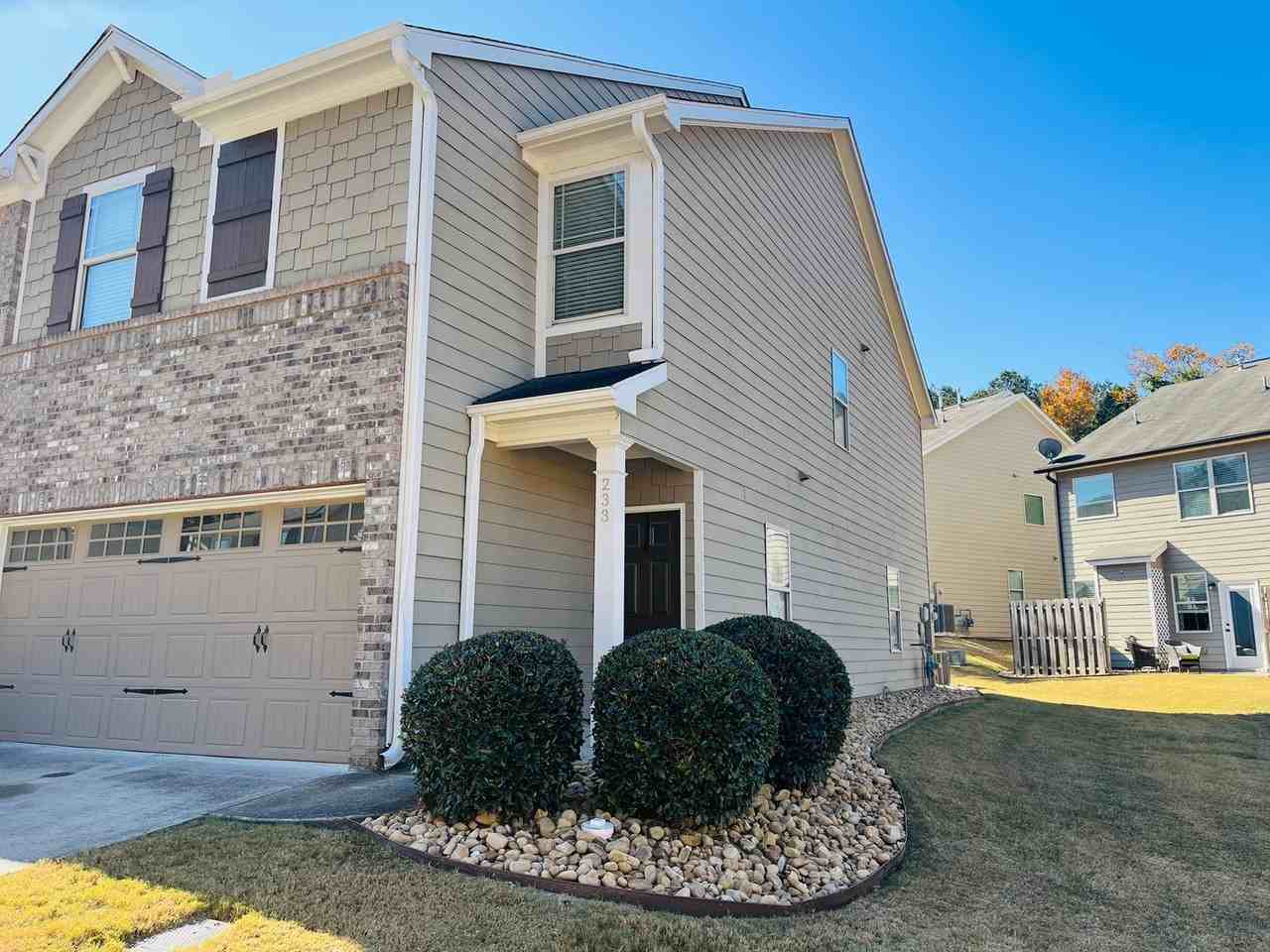 233 Bobbie Way - Photo 2 of 32
