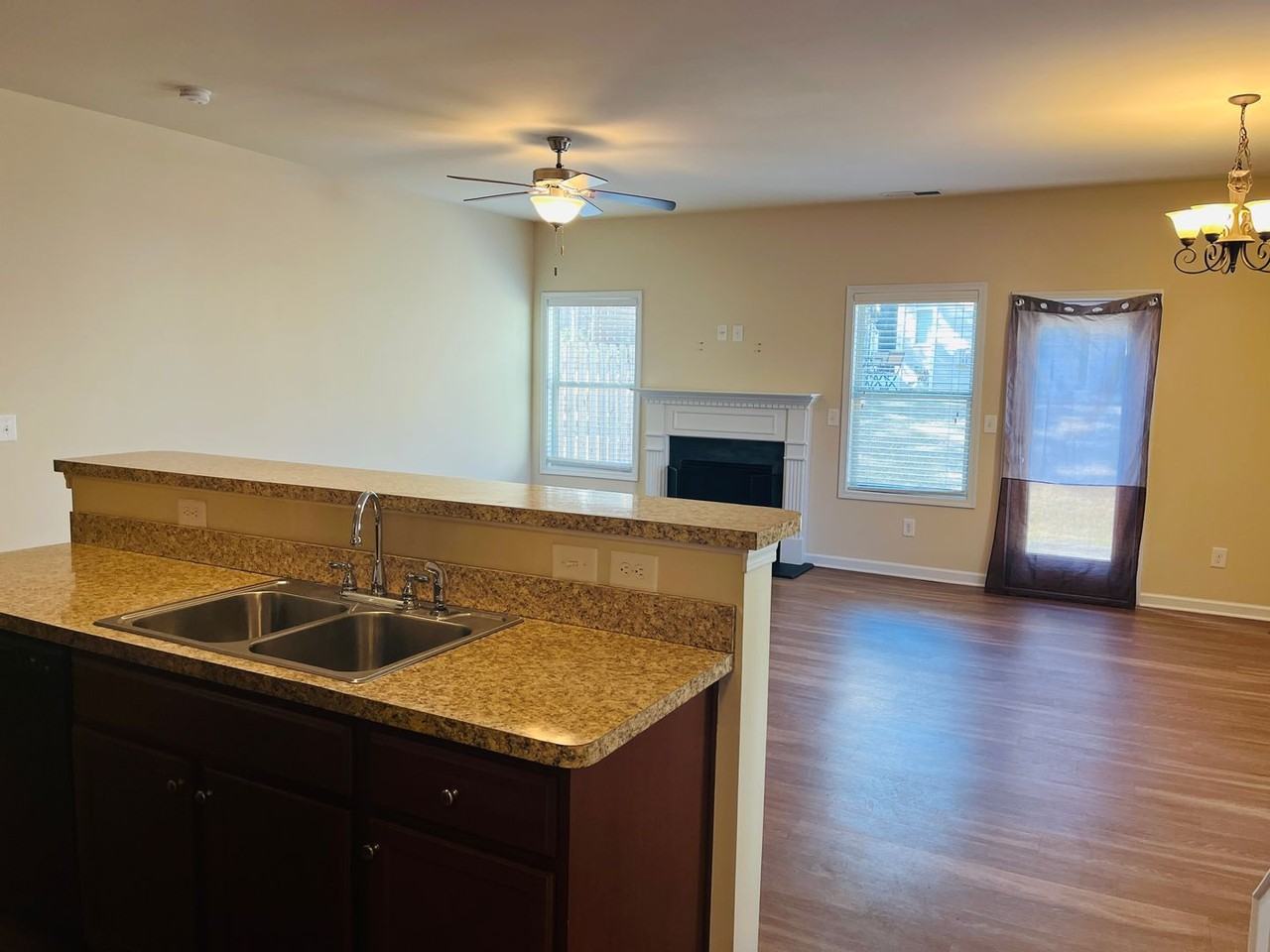 233 Bobbie Way - Photo 3 of 32