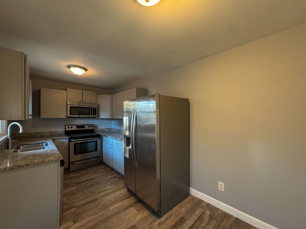 1849 Broadell Dr - Photo 2 of 22