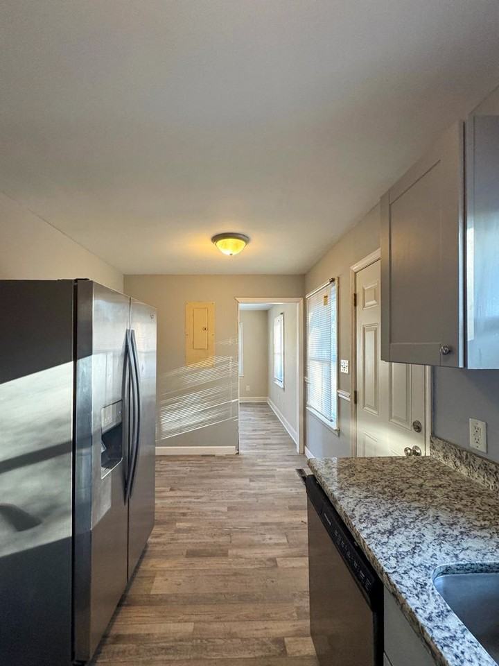 1849 Broadell Dr - Photo 4 of 22