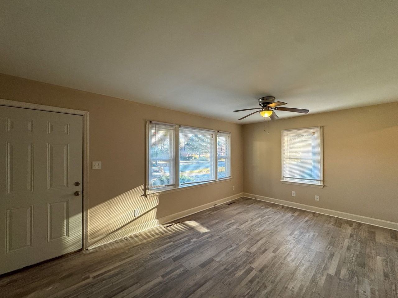 1849 Broadell Dr - Photo 7 of 22