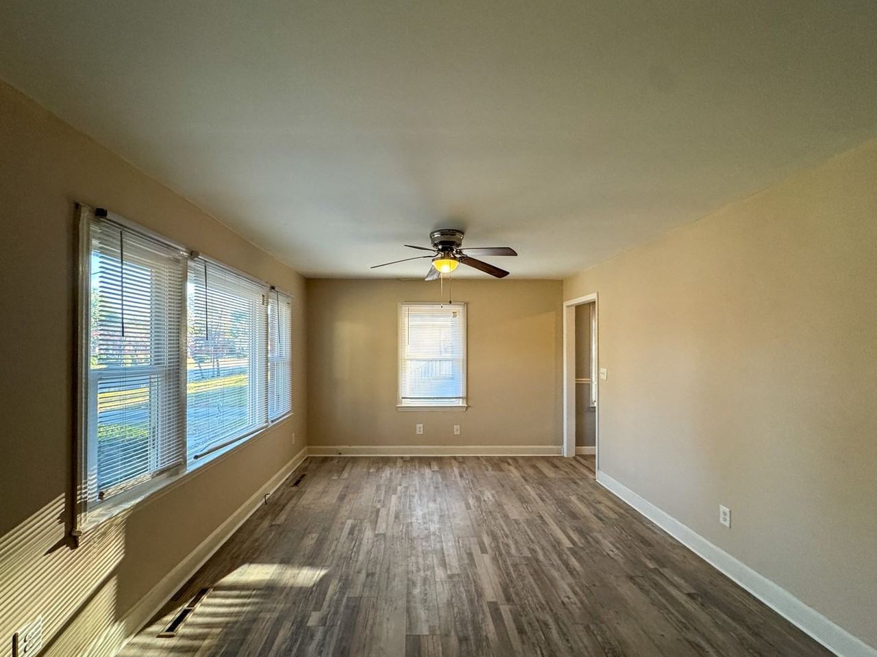 1849 Broadell Dr - Photo 4 of 20