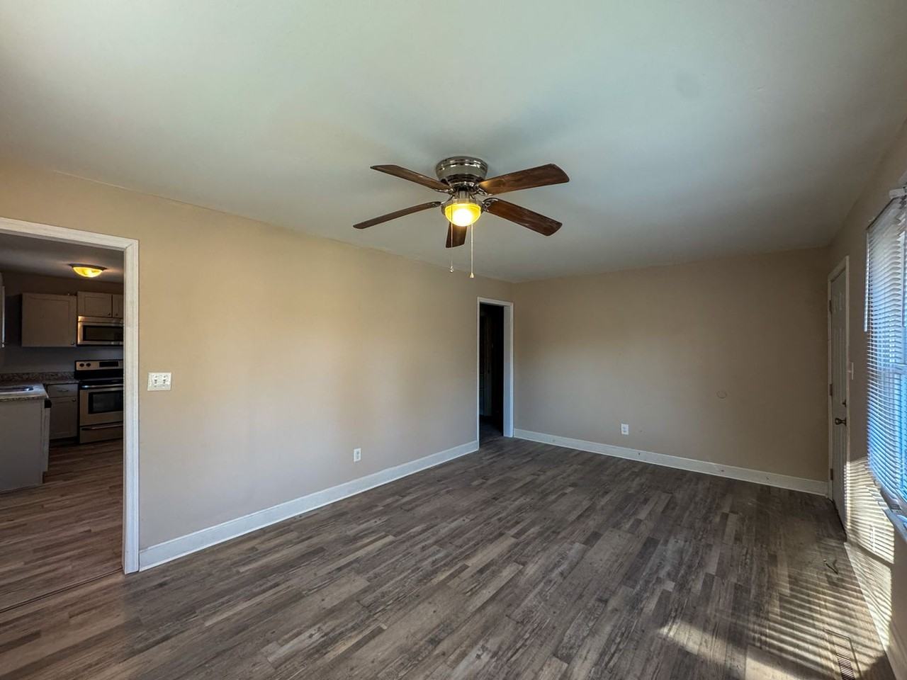 1849 Broadell Dr - Photo 5 of 20