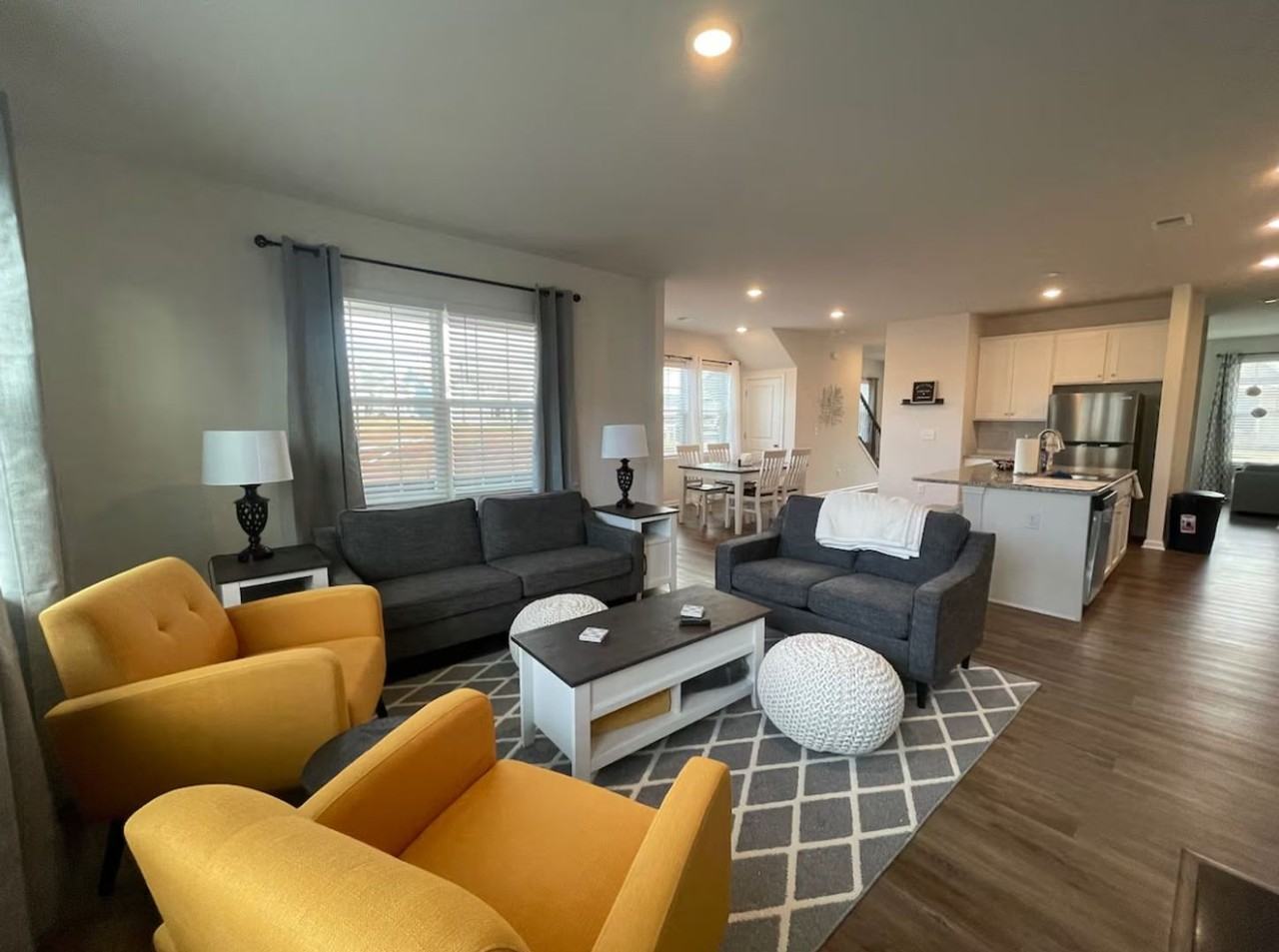 8 Leander Dr - Photo 2 of 16