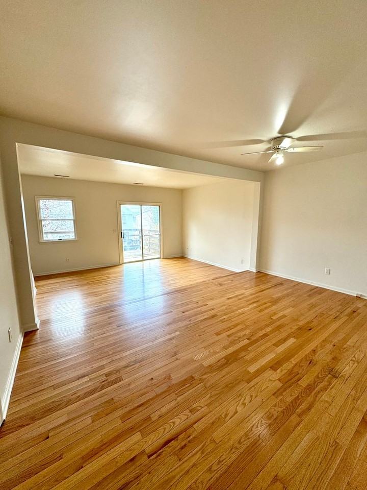 940 Northfield Ct - Photo 5 of 16