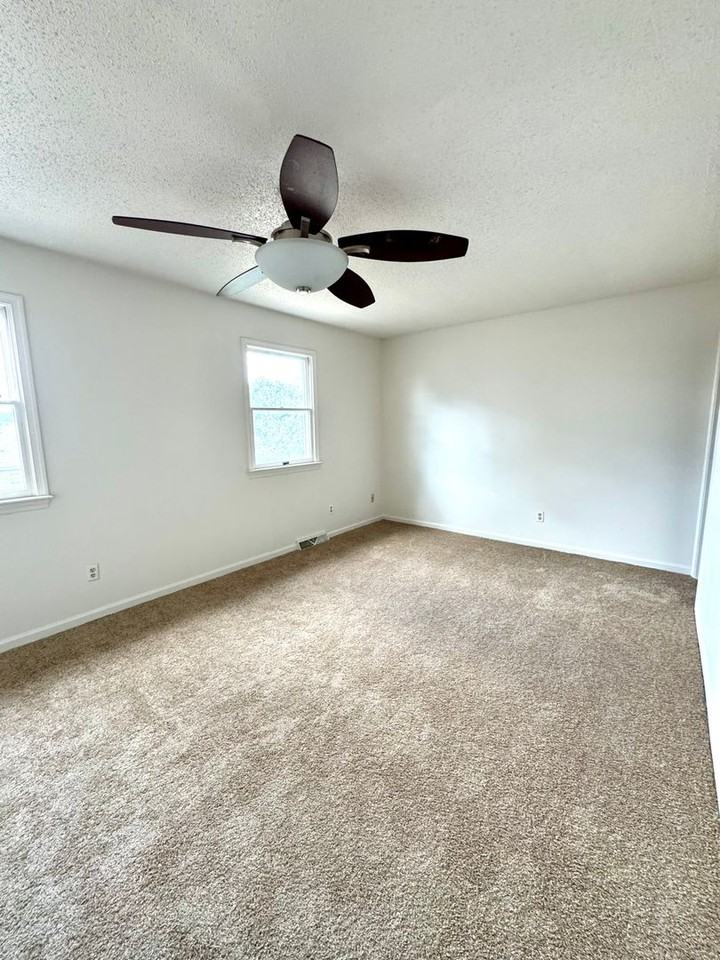 940 Northfield Ct - Photo 6 of 16