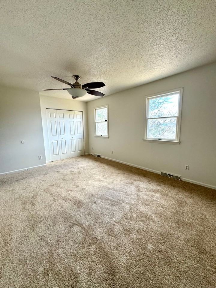 940 Northfield Ct - Photo 7 of 16