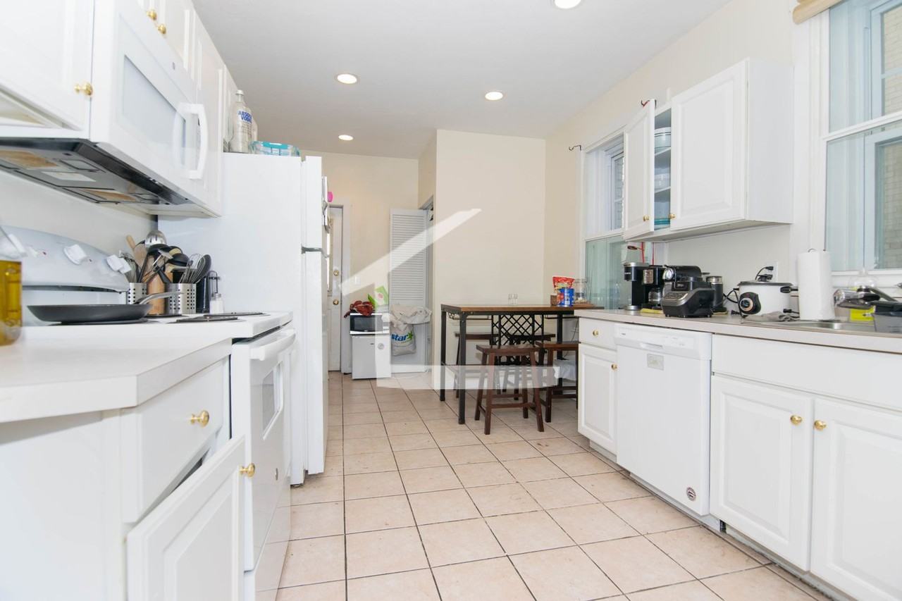 79 Gibbs St - Photo 3 of 12