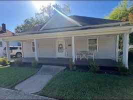 featured image of 206 Moore St