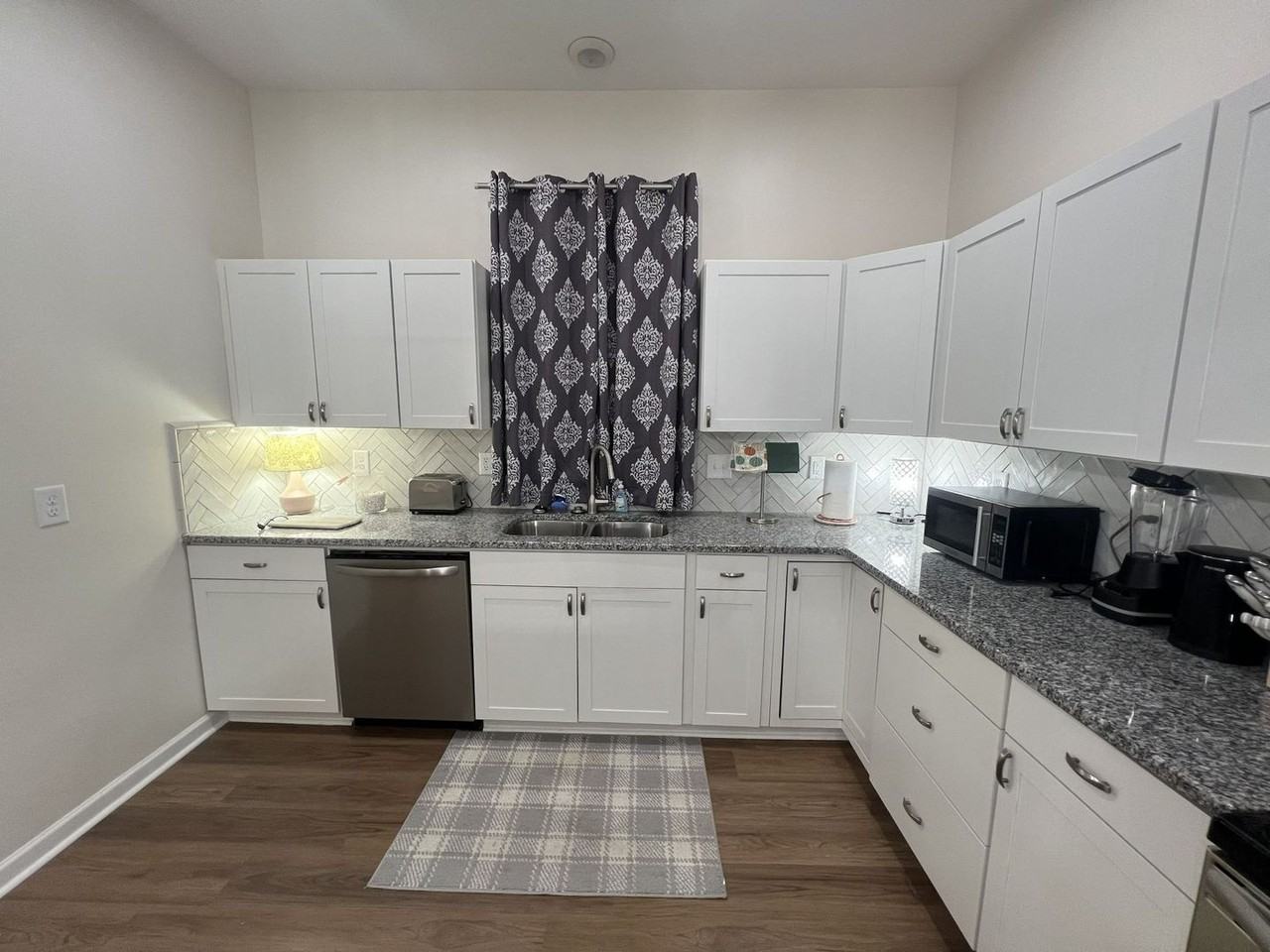 206 Moore St - Photo 4 of 19