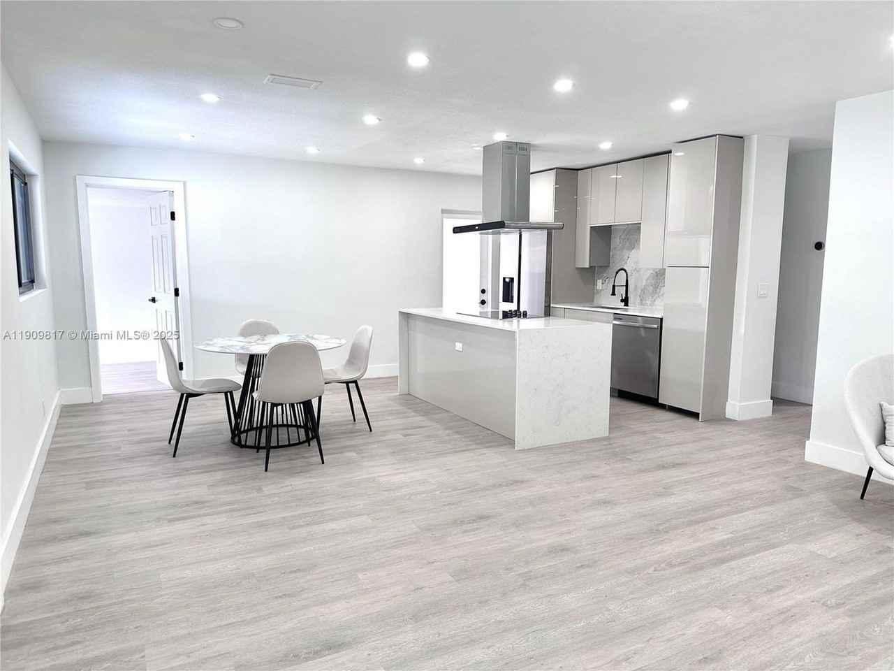 2421 N 56th Ter - Photo 3 of 19