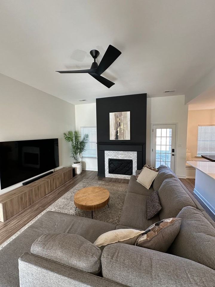 2052 Dela Dr - Photo 4 of 35