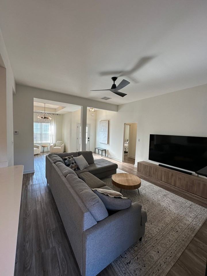 2052 Dela Dr - Photo 5 of 35