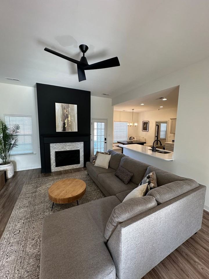 2052 Dela Dr - Photo 7 of 35