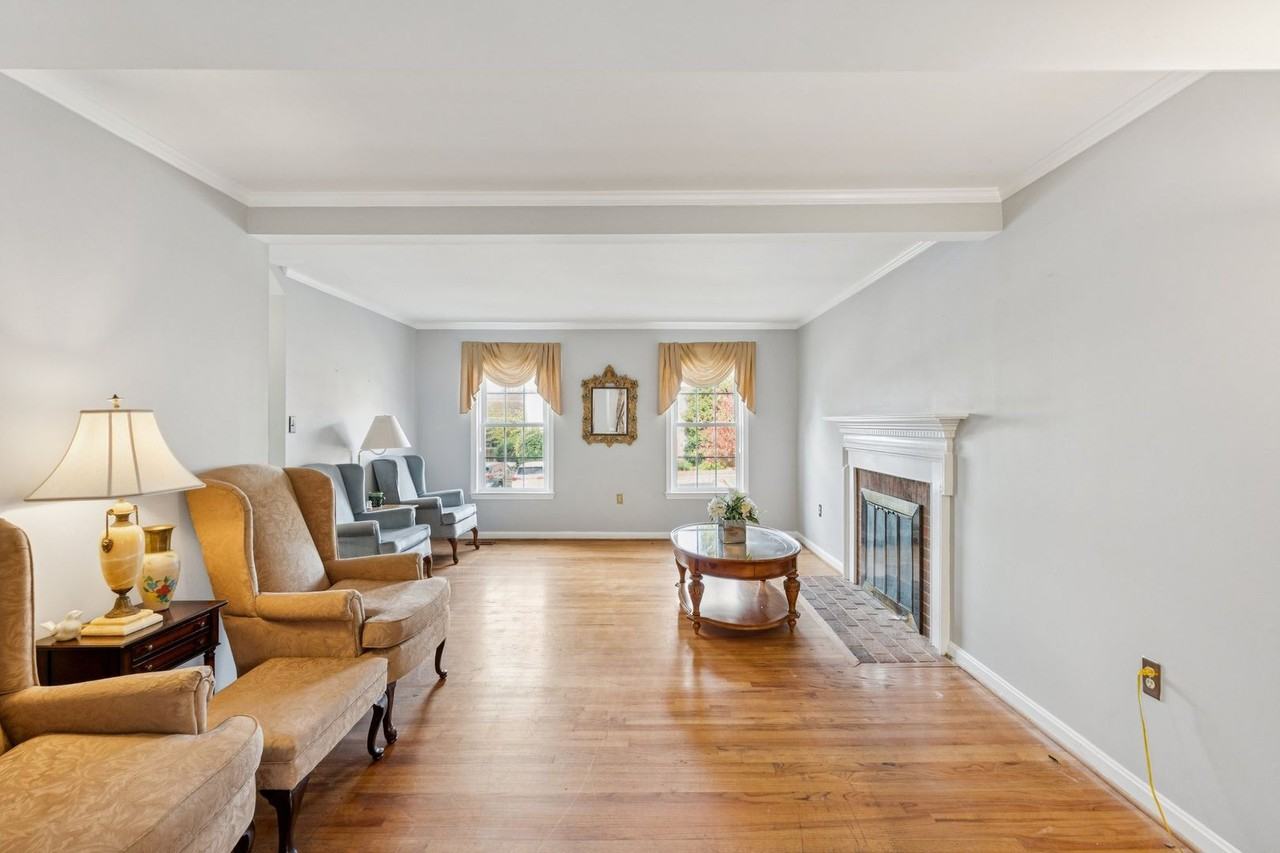 7029 Bradwood Ct - Photo 4 of 43