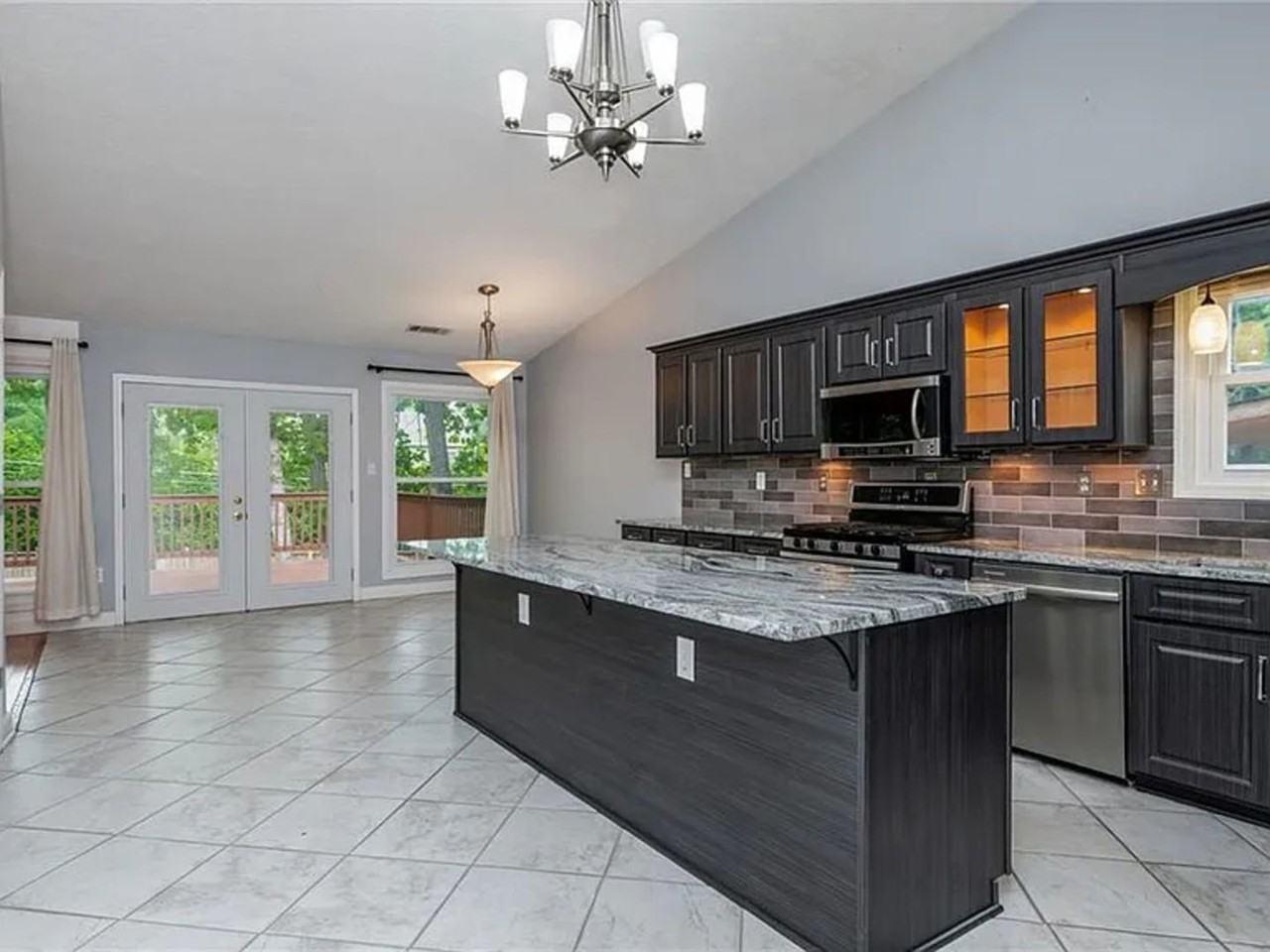 5022 Anclote Dr - Photo 3 of 22