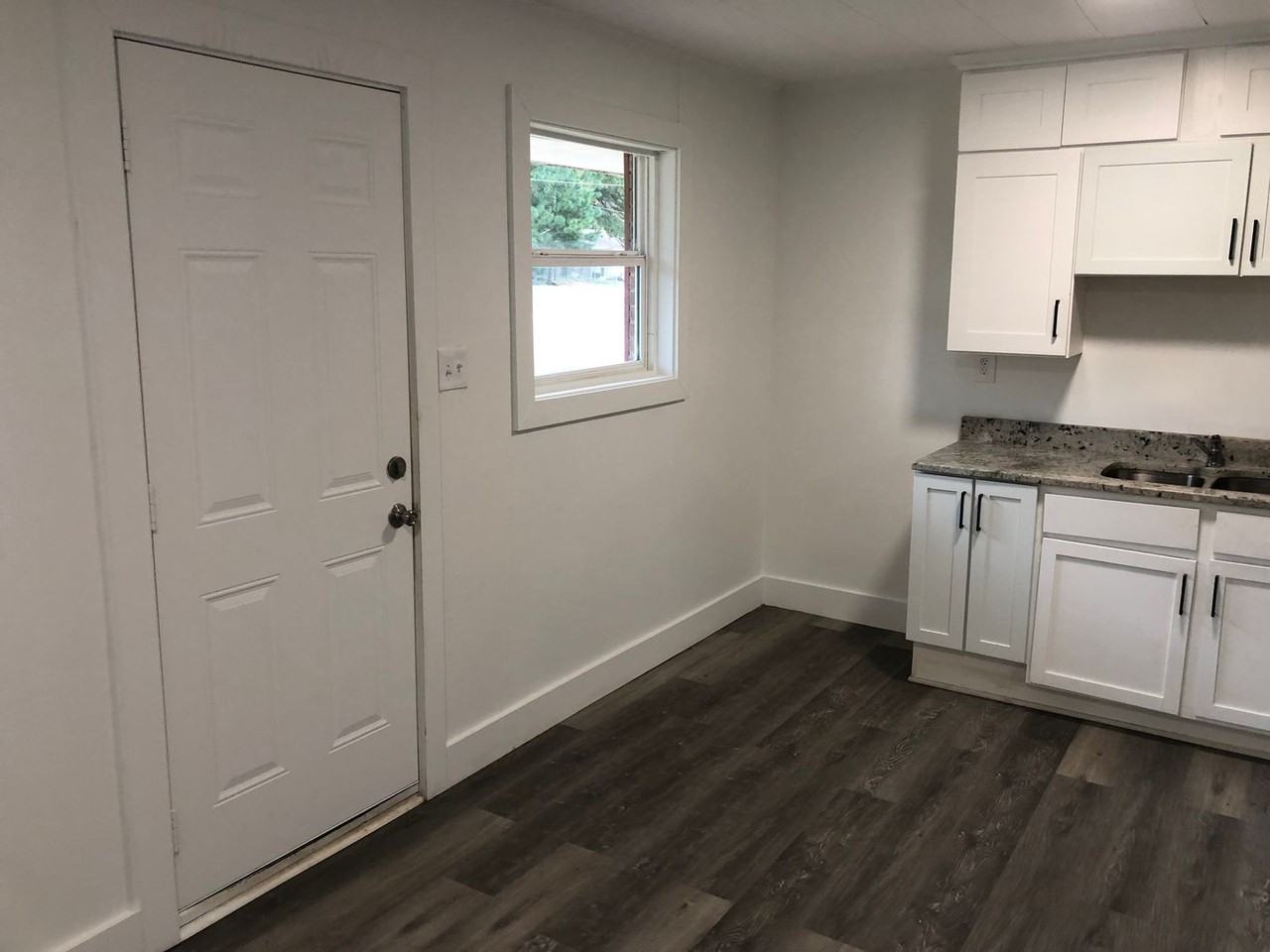 1731 Old Lynwood Cir - Photo 2 of 8