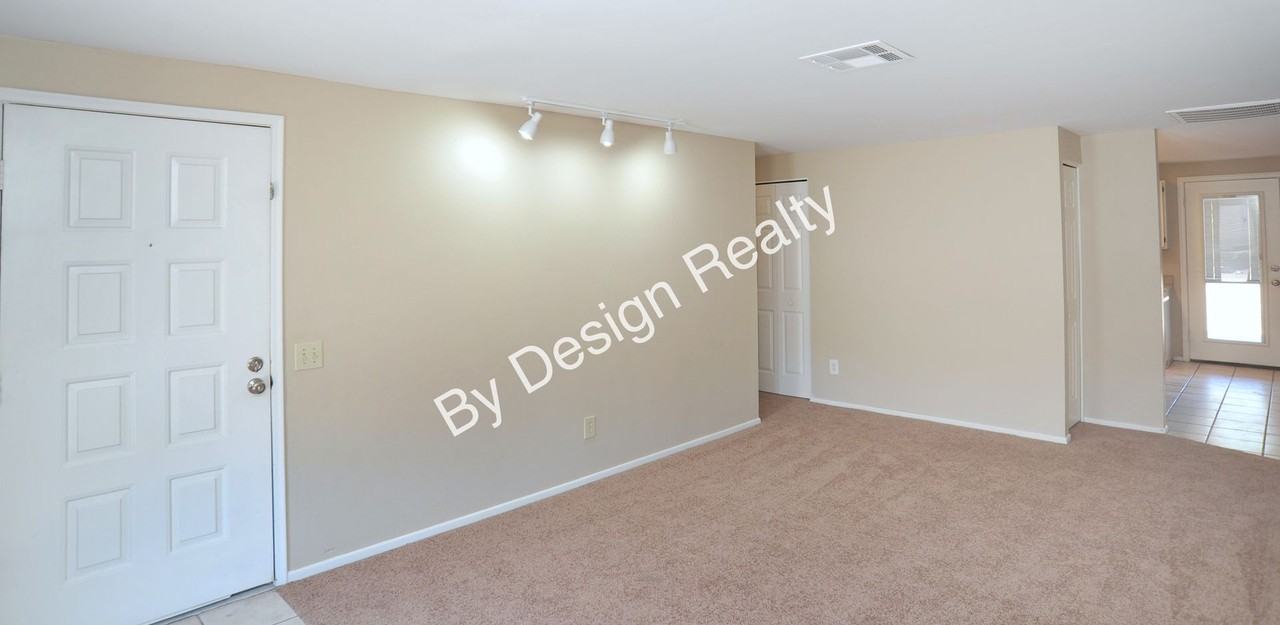 7230 N Ulene Pl - Photo 4 of 39
