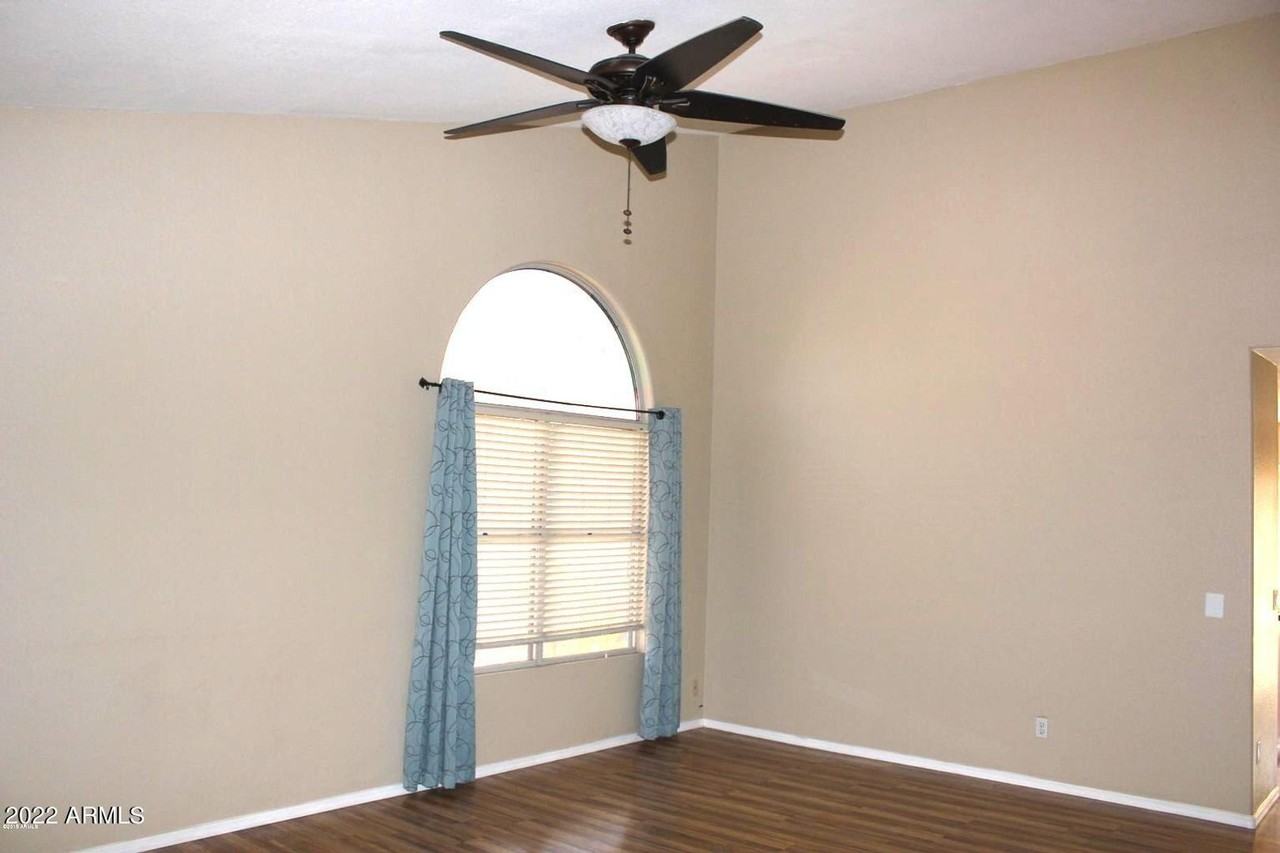 1221 W Chicago St - Photo 4 of 16