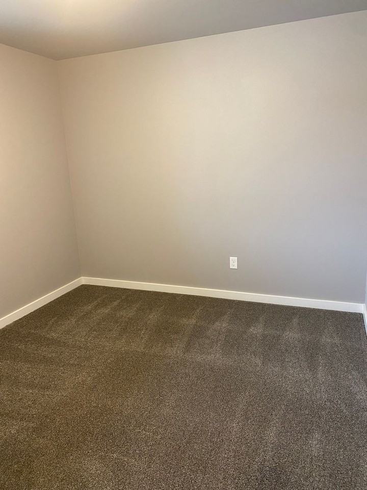 1330 W Bonneville St - Photo 3 of 12