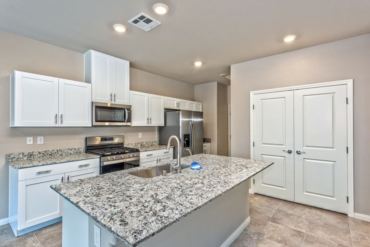 7850 West Shelbourne Avenue - Photo 3 of 15