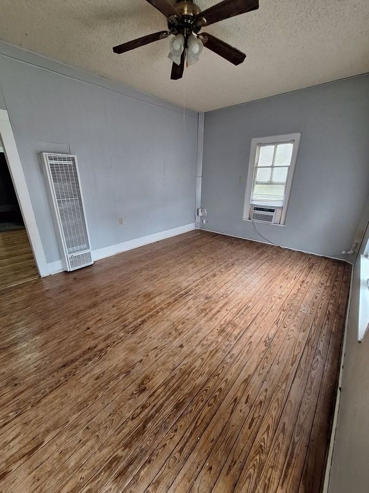 216 N 2nd St - Photo 2 of 8
