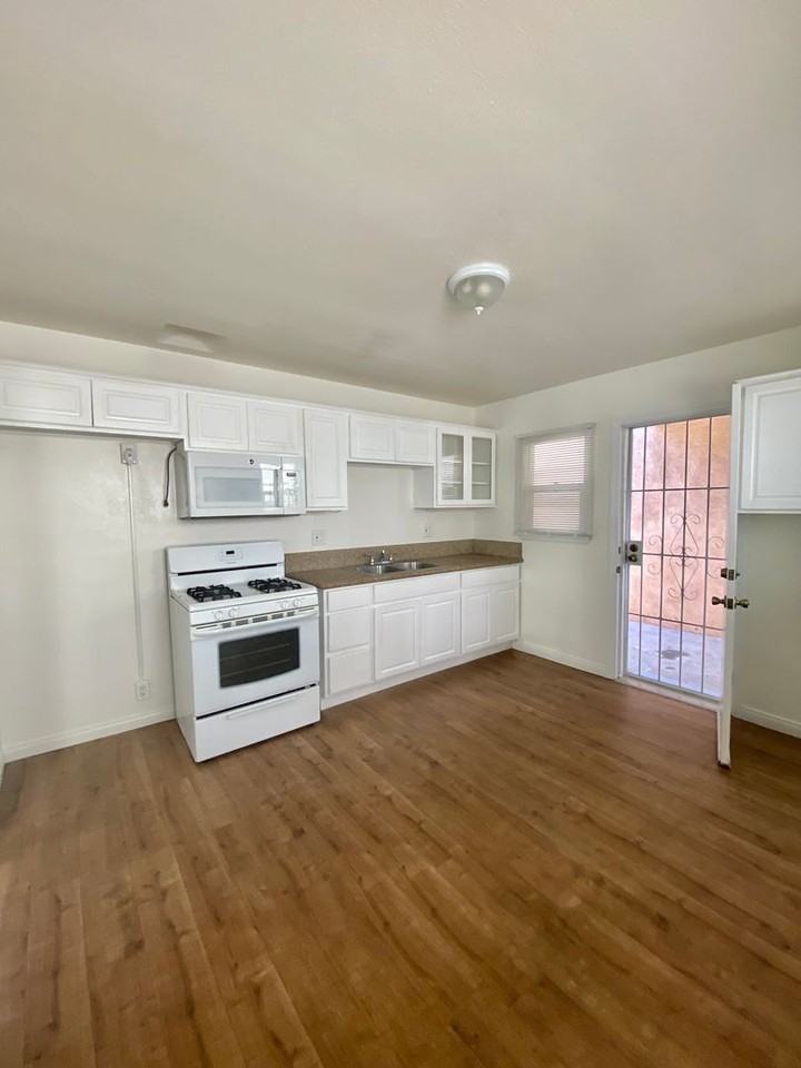 26011 Belle Porte Avenue - Photo 5 of 8