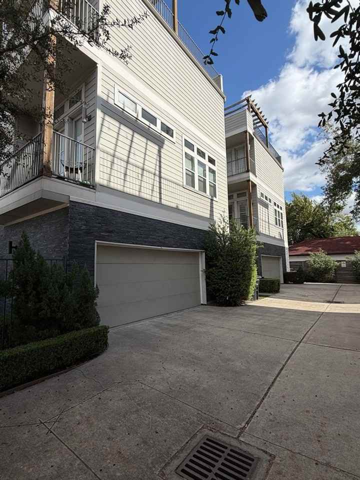 2906 Baer St - Photo 2 of 33