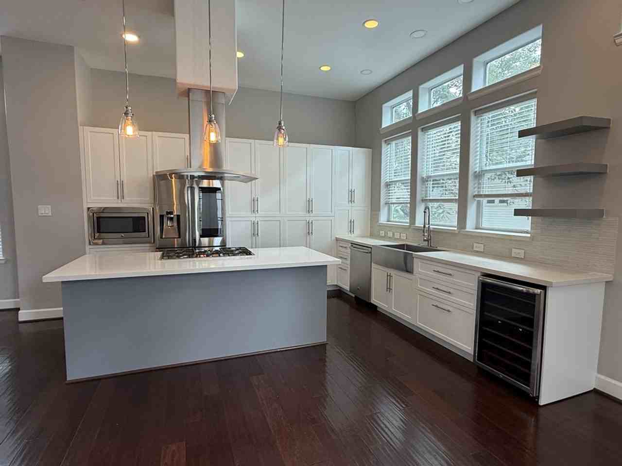 2906 Baer St - Photo 5 of 33