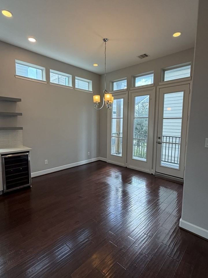 2906 Baer St - Photo 7 of 33