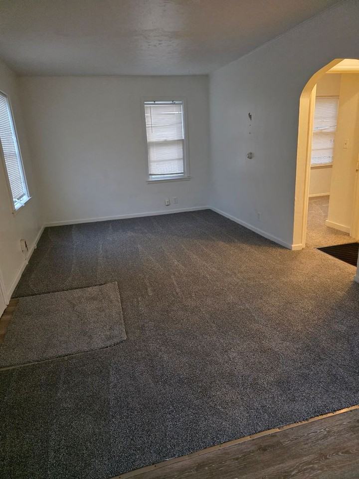 3928 N 44th St - Photo 3 of 6