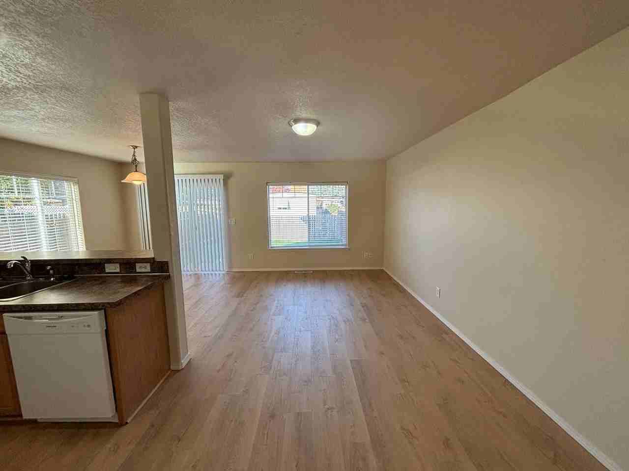 4121 Geranium Loop Ne - Photo 4 of 20