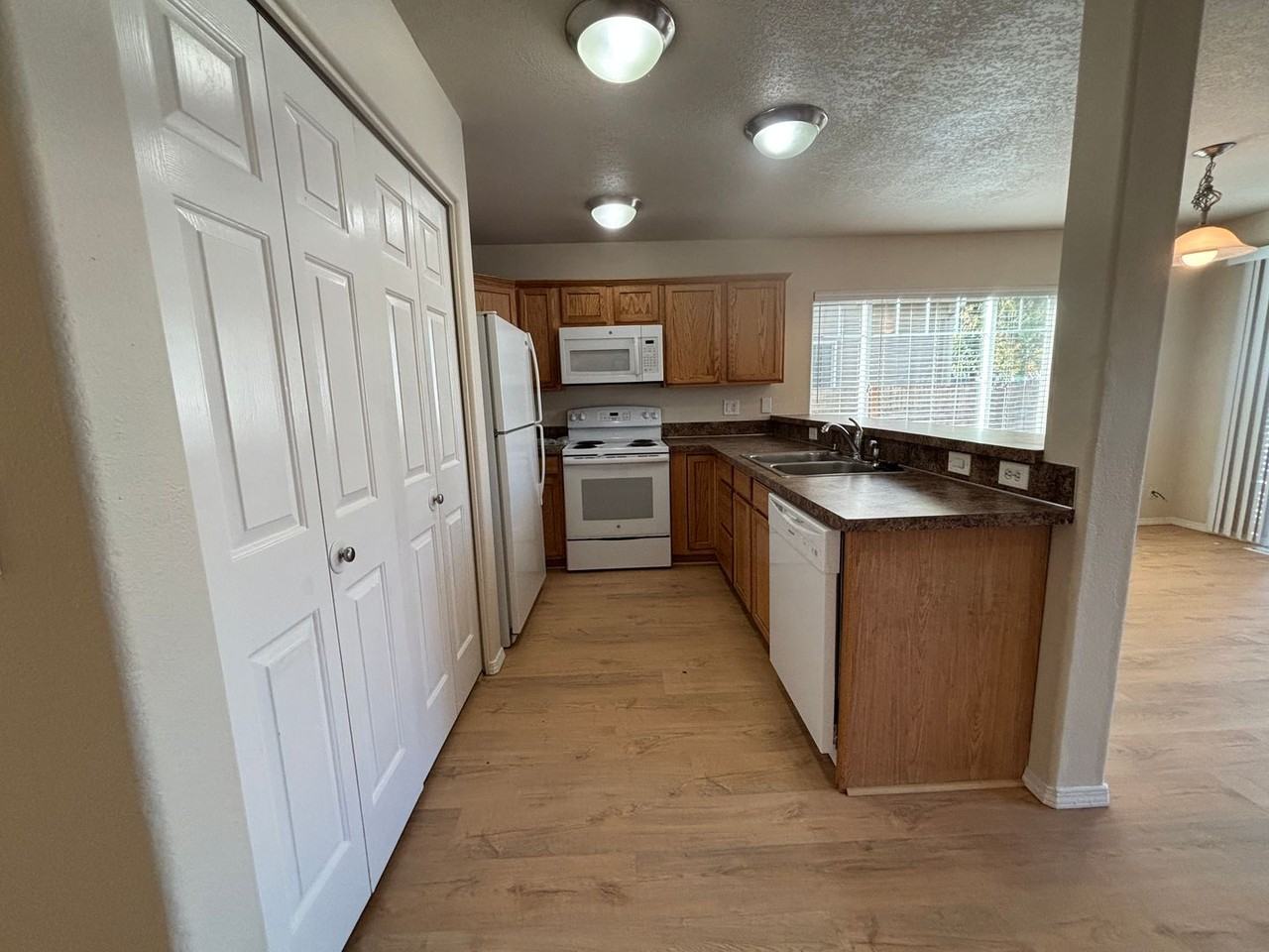 4121 Geranium Loop Ne - Photo 6 of 20