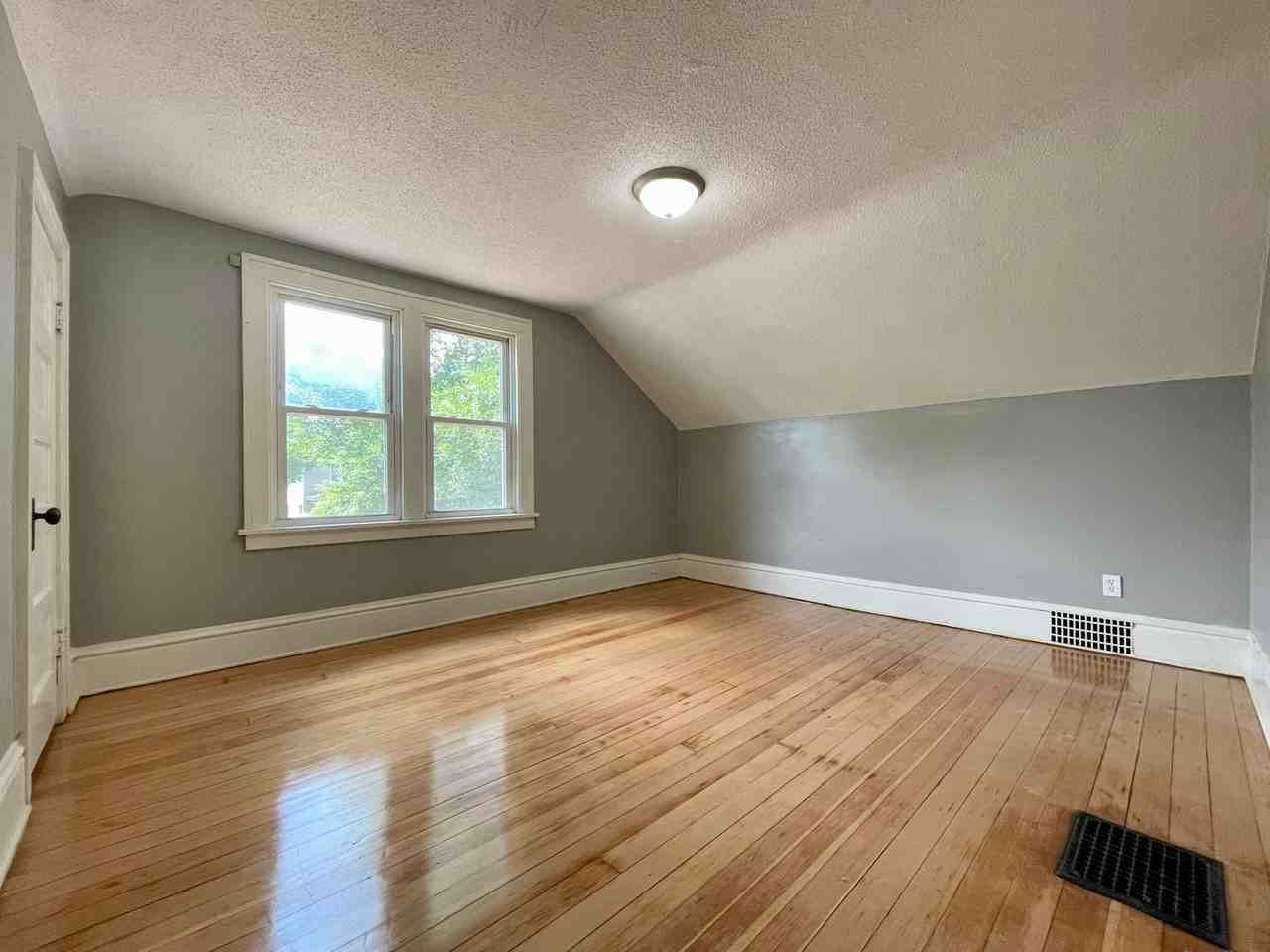 24 16th Avenue North - Photo 3 of 8