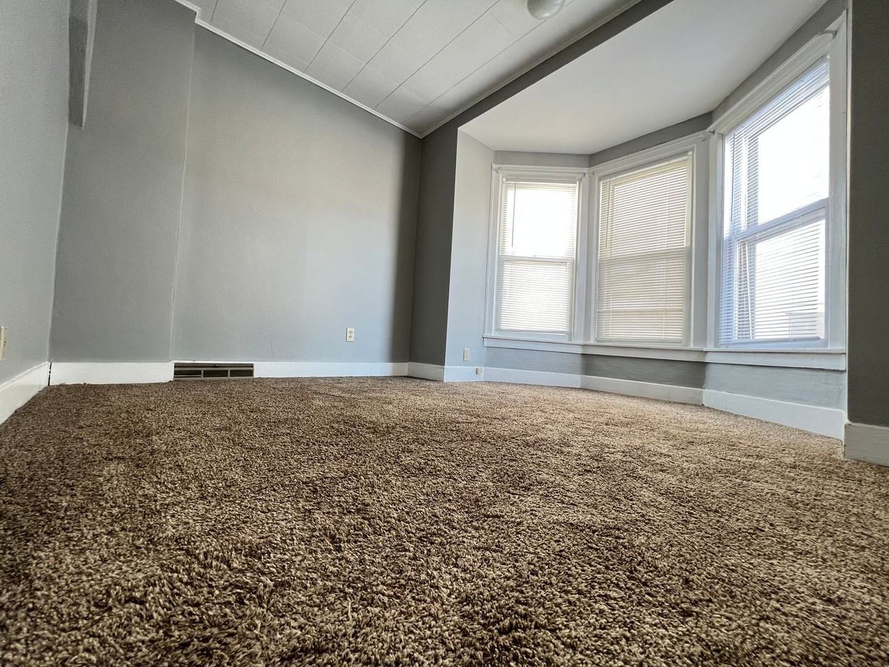 812 7th Avenue South - Photo 6 of 10