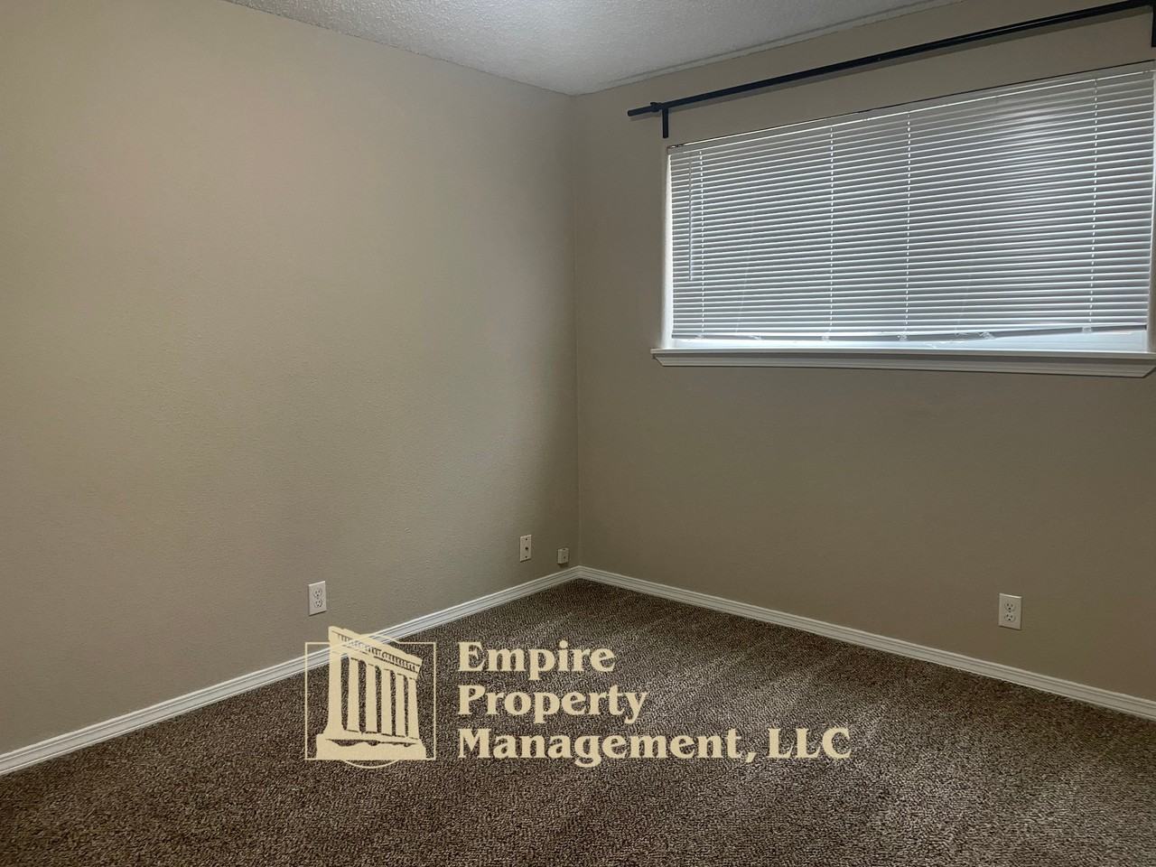 24956 Hunter Ave - Photo 2 of 13