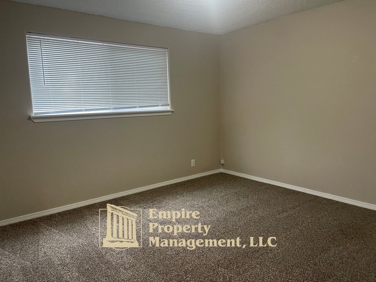 24956 Hunter Ave - Photo 4 of 13