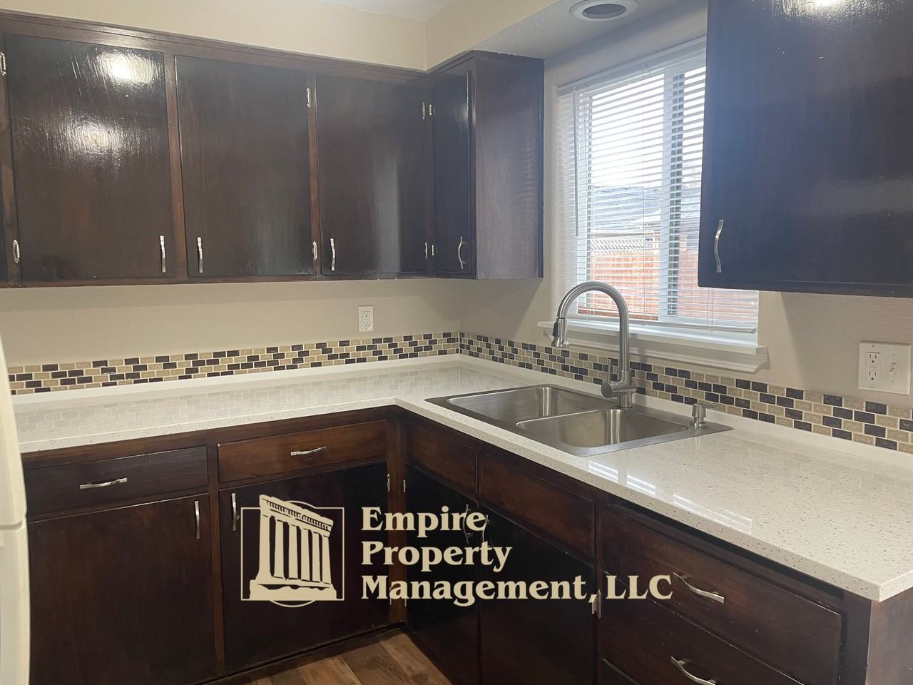 24956 Hunter Ave - Photo 4 of 13