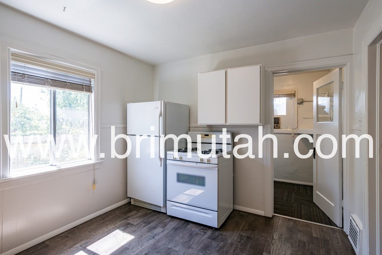 1102 S St - Photo 6 of 18