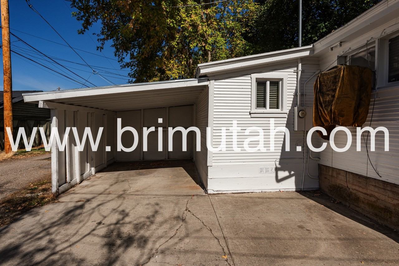 1102 S St - Photo 4 of 18