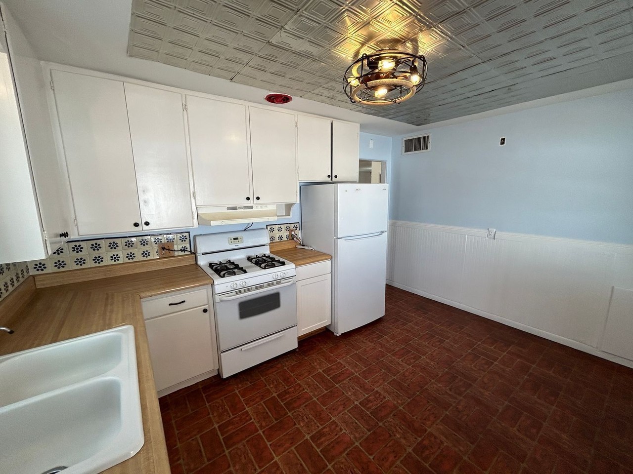 456 N Horne - Photo 4 of 17