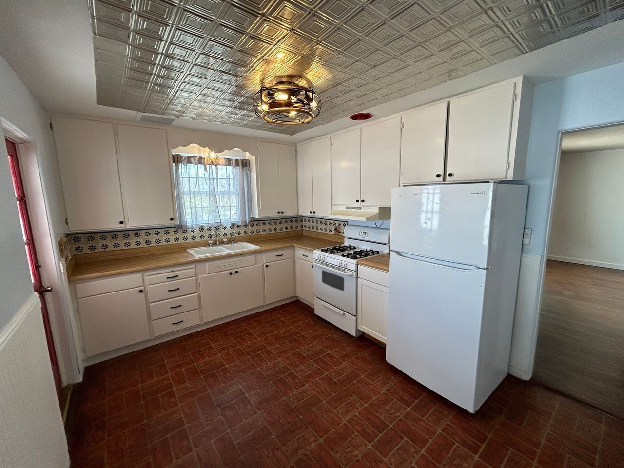 456 N Horne - Photo 5 of 17