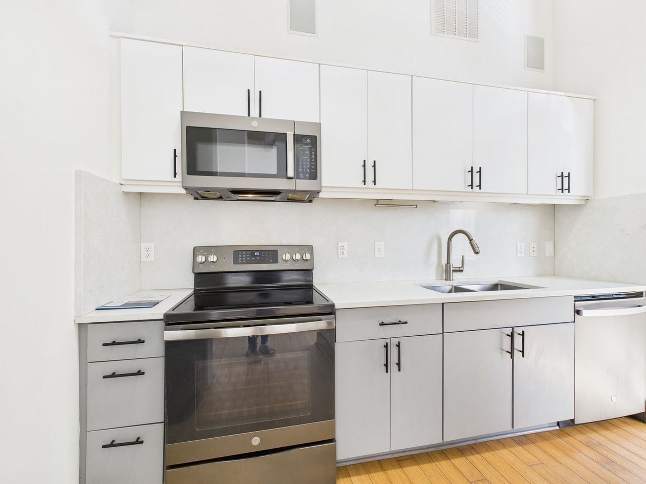 815 Perry St #326 - Photo 3 of 21