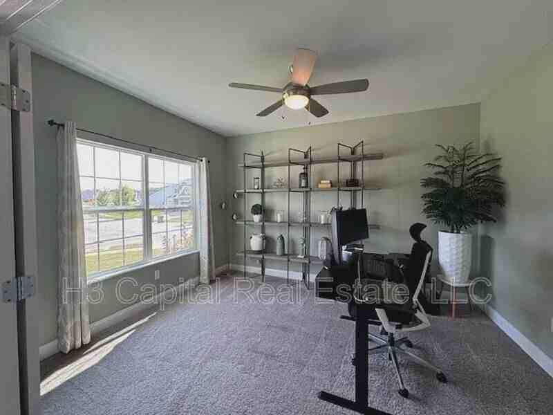 1401 Miami Ct - Photo 2 of 38