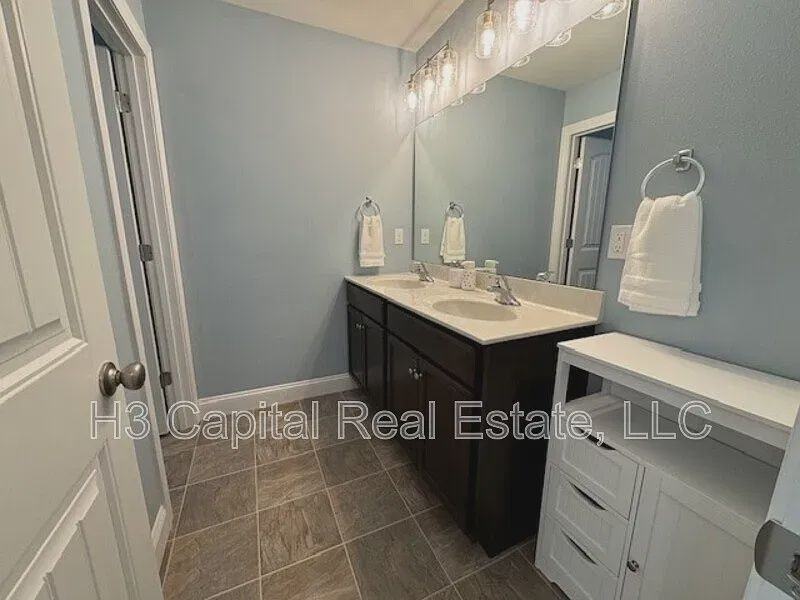 1401 Miami Ct - Photo 5 of 38