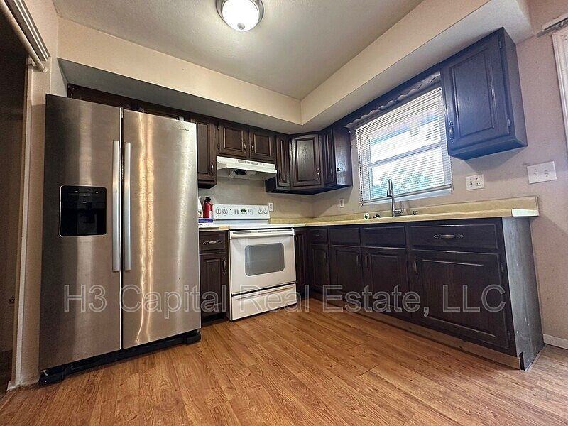 109 E Poos Dr - Photo 3 of 8