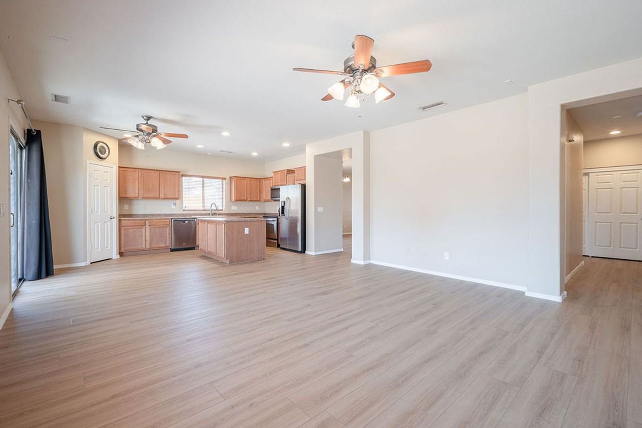 26197 W Potter Dr - Photo 3 of 22